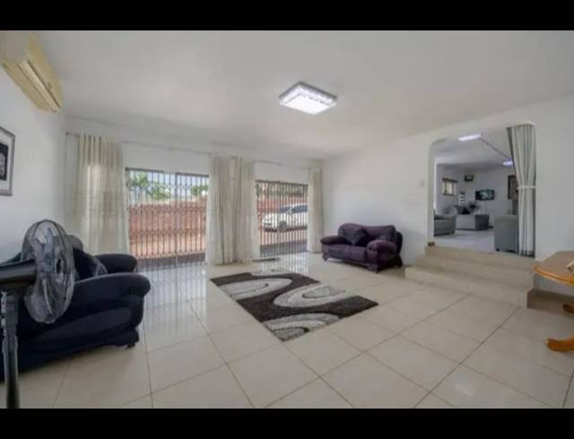 5 BEDROOM HOUSE FOR SALE IN ISIPINGO HILLS
